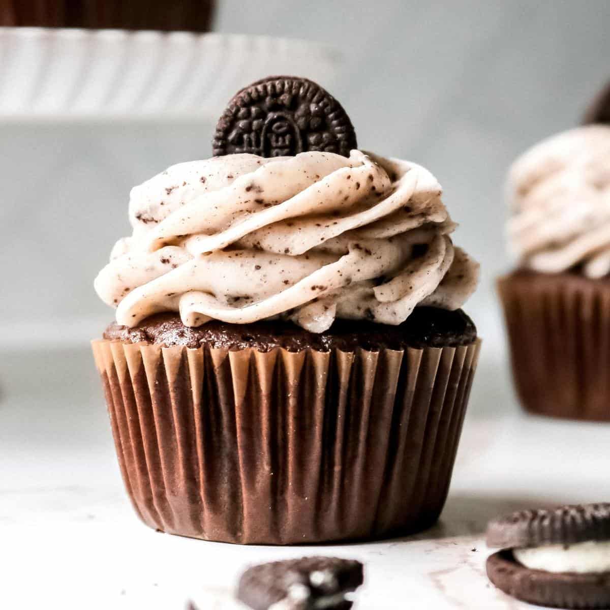 Oreo Cupcakes with Oreo Frosting - Chopnotch